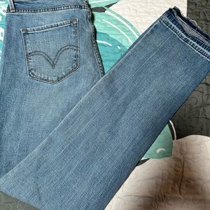 Woman’s Levi’s size 8